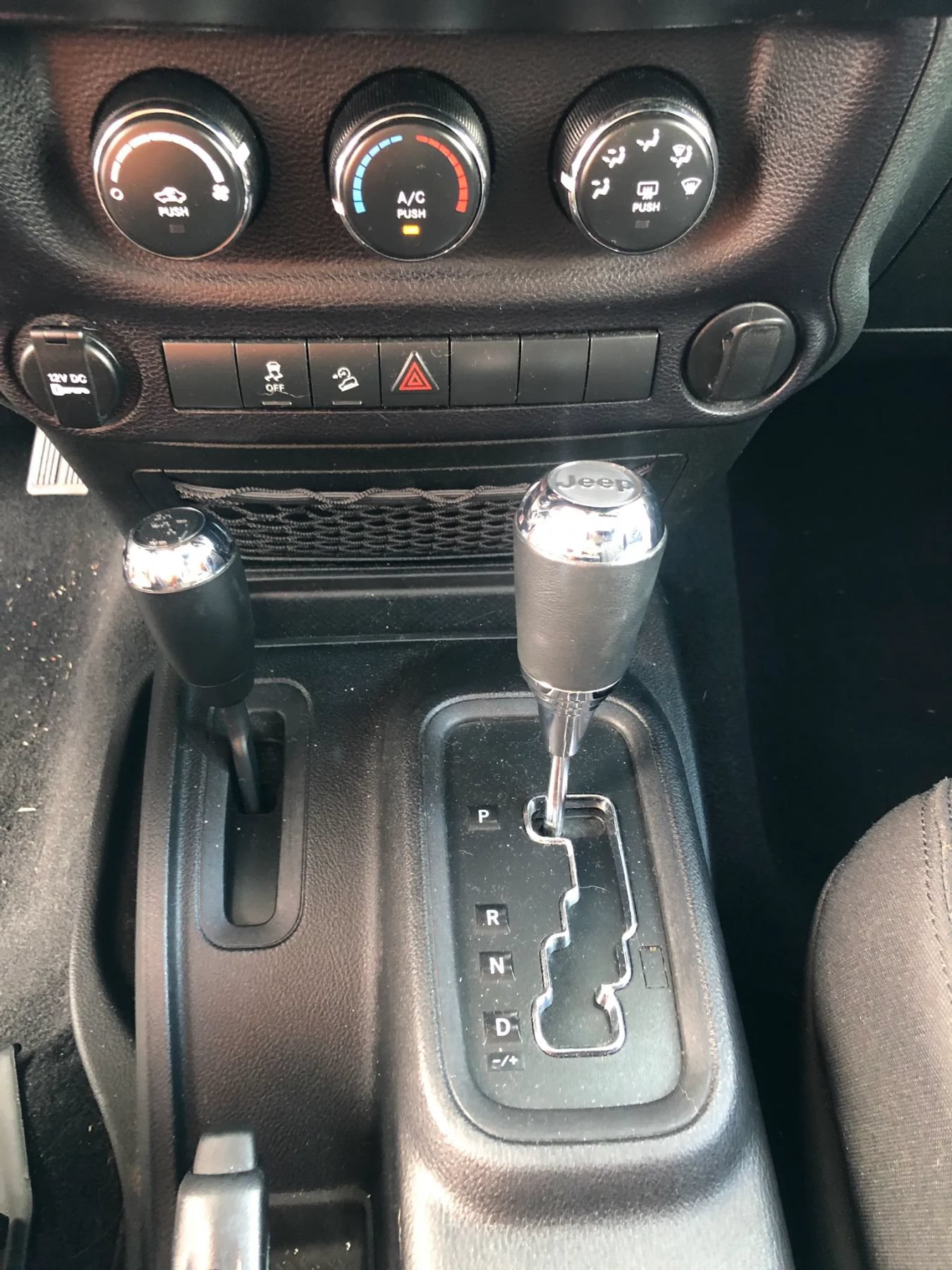 Used 2015 Jeep Wrangler Unlimited Sport w/ Mopar Black Appearance Group AWD/4WD image 32