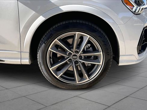 Certified 2025 Audi Q3 2.0T Premium w/ Convenience Package image 9