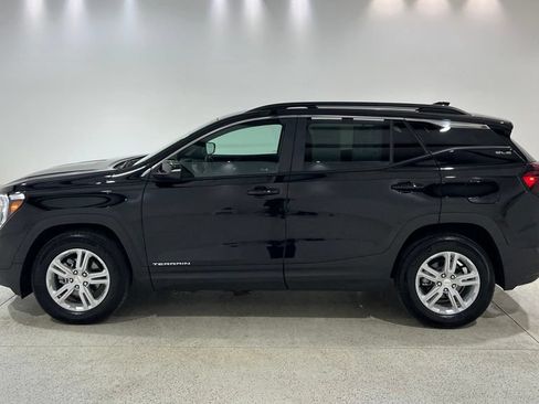 Used 2024 GMC Terrain SLE w/ Driver Convenience Package FWD image 2