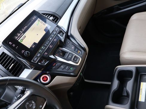 Used 2018 Honda Odyssey Elite image 24