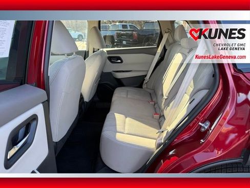 Used 2025 Nissan Rogue SV AWD/4WD image 15