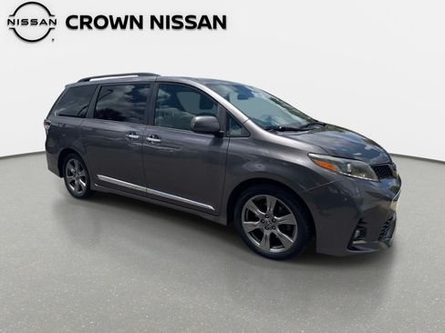 Used 2019 Toyota Sienna SE FWD image 11