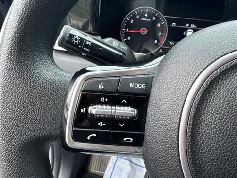 Used 2023 Kia Sorento LX FWD image 15