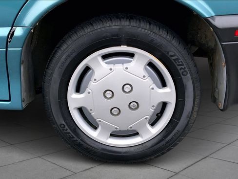 Used 1995 Saturn S-Series SL1 image 9