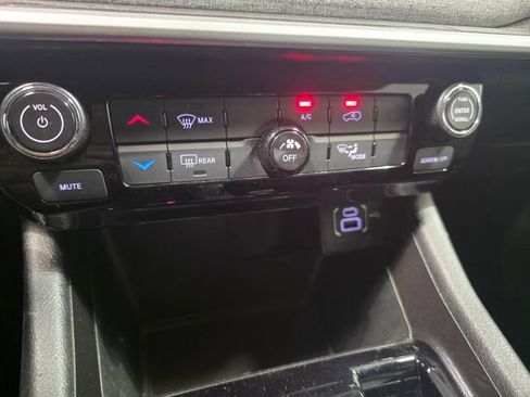 Used 2023 Jeep Compass Latitude AWD/4WD image 19
