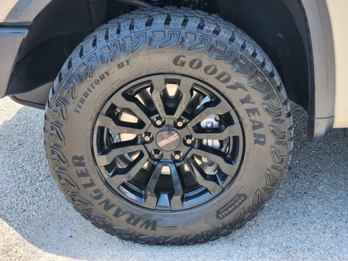 Used 2023 GMC Sierra 1500 AT4X AWD/4WD image 31