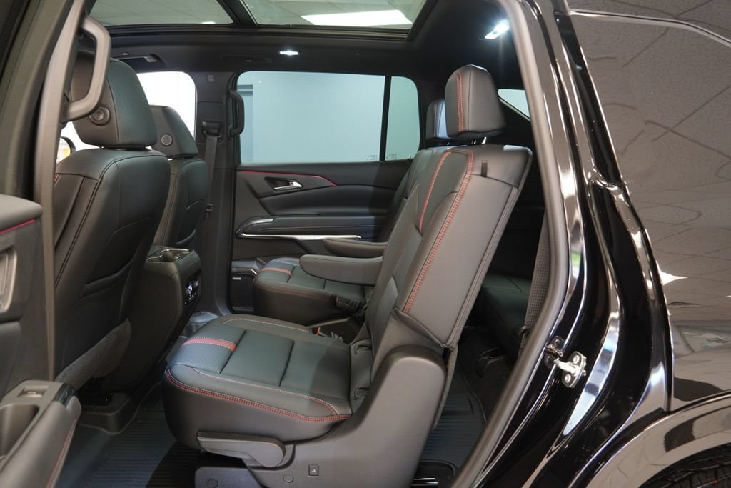 New 2026 Chevrolet Traverse RS w/ LPO, Floor Liner Package AWD/4WD image 30
