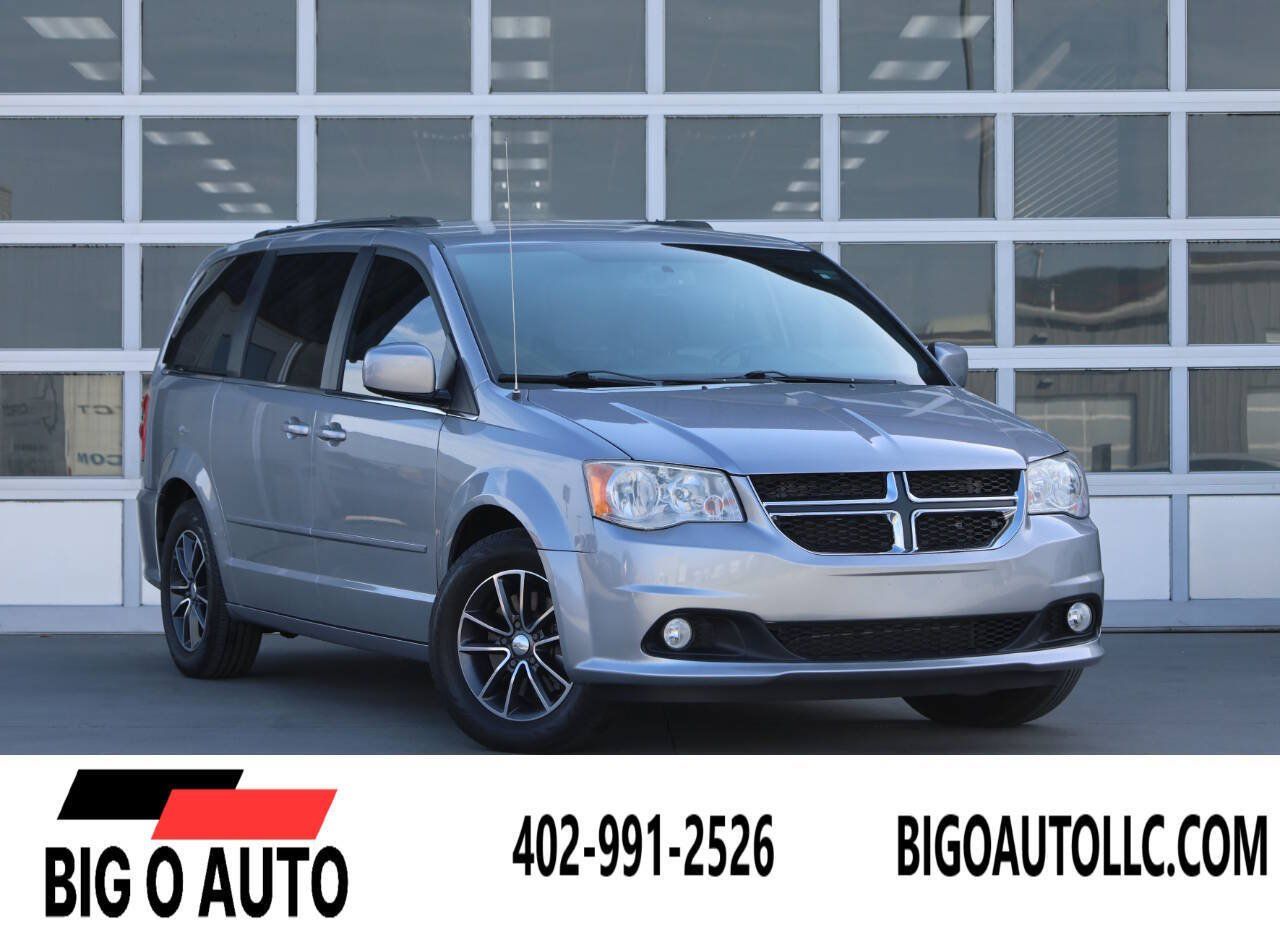 Used 2017 Dodge Grand Caravan SXT FWD image 1