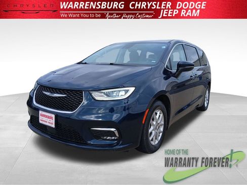 Used 2023 Chrysler Pacifica Touring-L FWD image 8