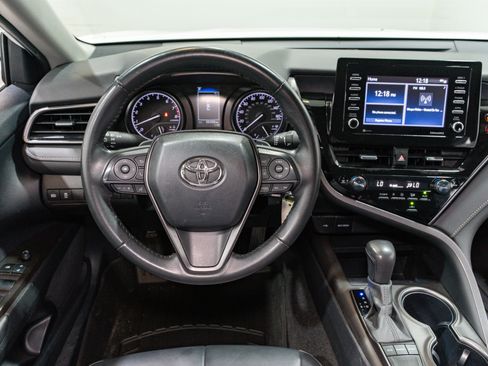 Used 2024 Toyota Camry SE image 11