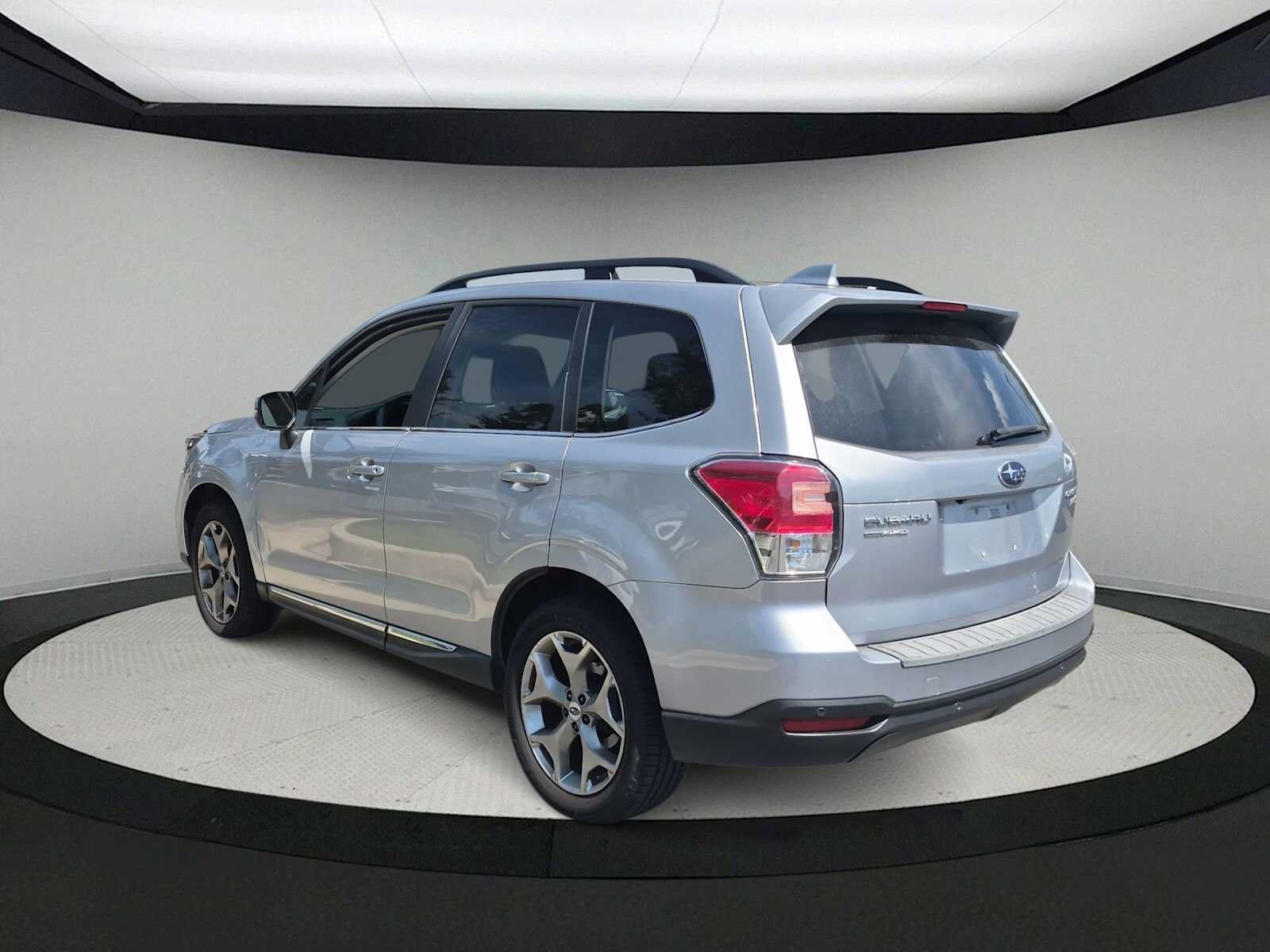 Used 2017 Subaru Forester 2.5i Touring AWD/4WD image 6