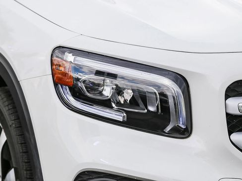 Used 2021 Mercedes-Benz GLB 250 w/ Premium Package image 4