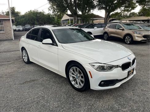 Used 2018 BMW 320i Sedan RWD image 3