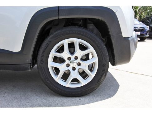 Used 2015 Jeep Renegade Latitude w/ Popular Equipment Group image 31