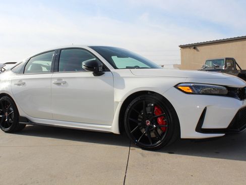 Used 2025 Honda Civic Type R image 9