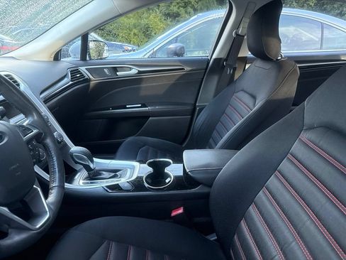 Used 2014 Ford Fusion SE w/ Equipment Group 201A FWD image 3
