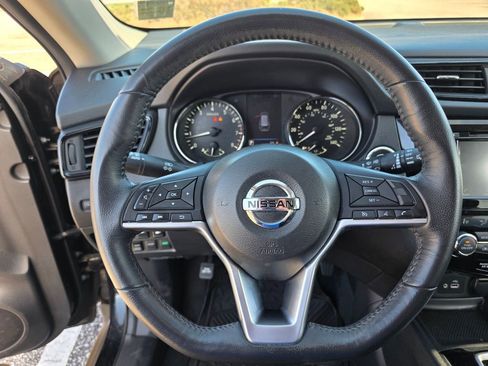 Used 2018 Nissan Rogue SV image 22