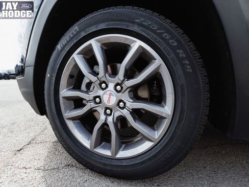 Used 2024 GMC Terrain SLT image 12