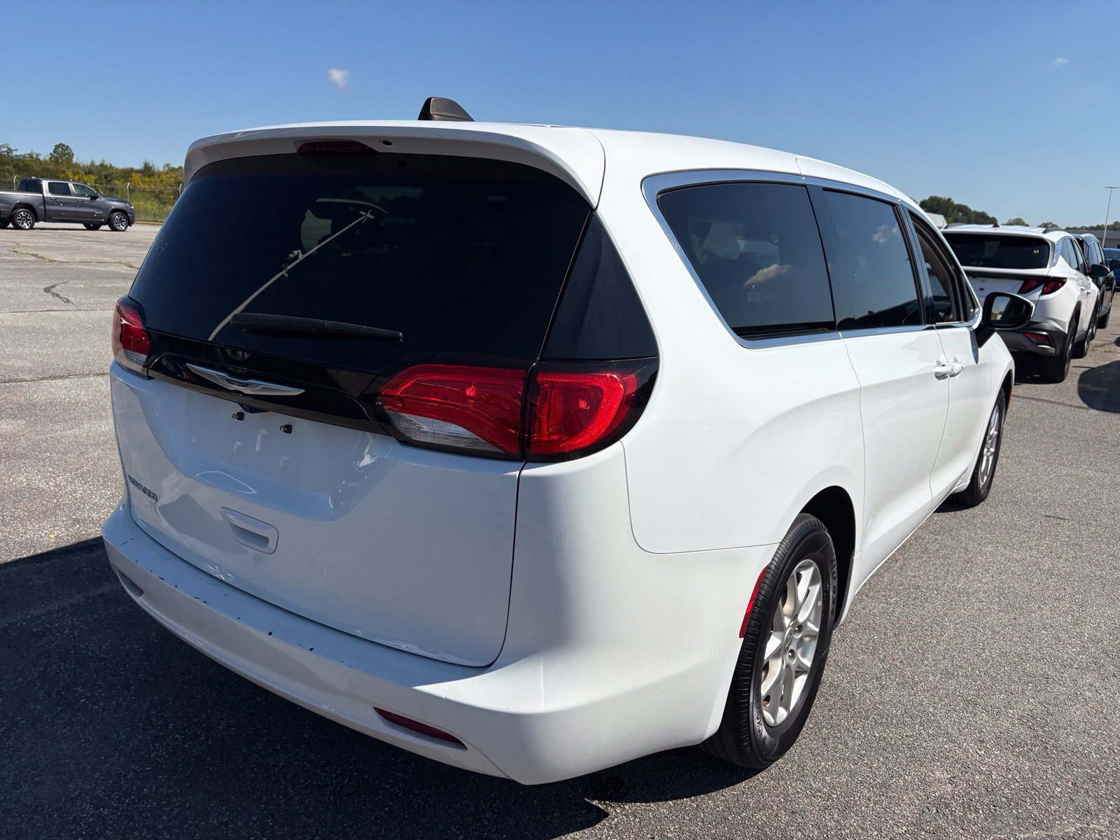 Used 2023 Chrysler Voyager LX FWD image 6