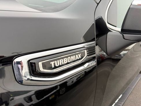 Used 2025 GMC Sierra 1500 SLE w/ Preferred Package image 11