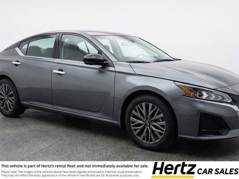 Used 2025 Nissan Altima 2.5 SV image 1