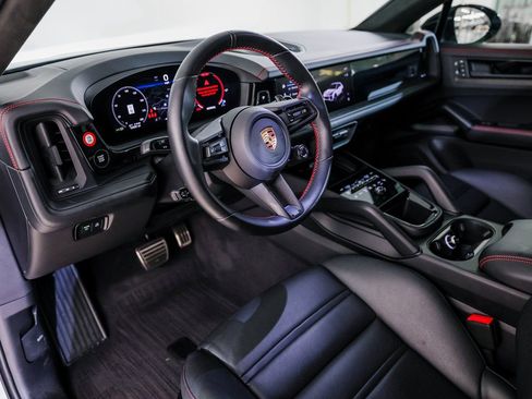 Certified 2025 Porsche Cayenne GTS image 4
