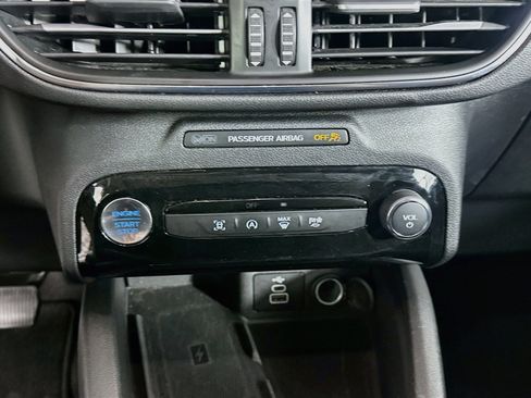 Used 2025 Ford Escape Platinum AWD/4WD image 24