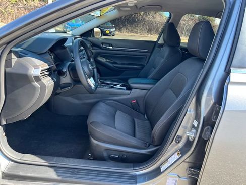 Used 2024 Nissan Altima 2.5 SV FWD image 15
