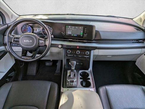 Used 2023 Kia Carnival LX image 16