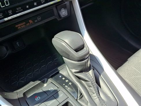 Used 2021 Toyota RAV4 XLE w/ Convenience Package FWD image 15