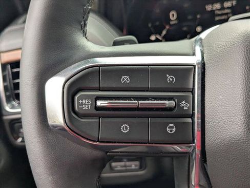 Used 2025 GMC Yukon XL Denali w/ Denali Reserve Package image 10