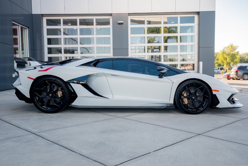Used 2019 Lamborghini Aventador SVJ AWD/4WD image 38
