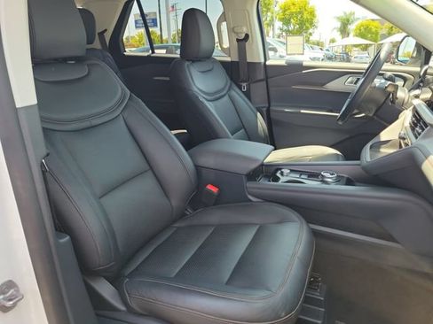 Used 2026 Ford Explorer Active RWD image 17