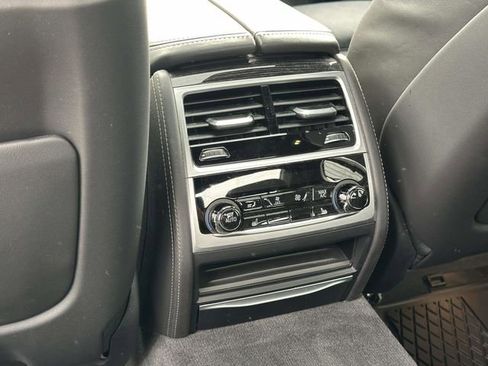 Used 2022 BMW 750i xDrive w/ Executive Package image 19