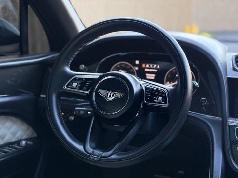 Used 2021 Bentley Bentayga AWD/4WD image 20