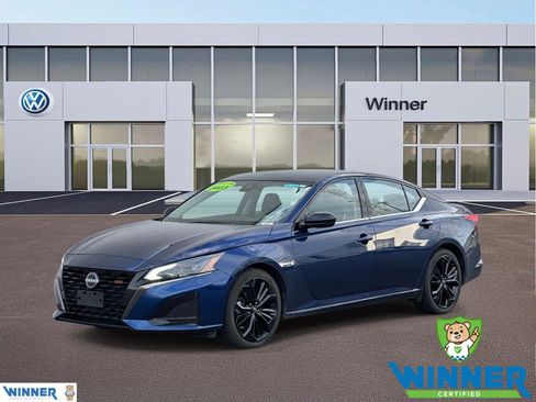 Used 2023 Nissan Altima 2.5 SR image 1