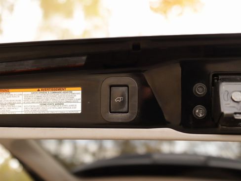 Used 2017 Toyota Sienna SE image 35