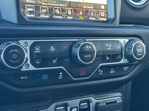 Used 2021 Jeep Wrangler Unlimited Sahara w/ Cold Weather Group image 26