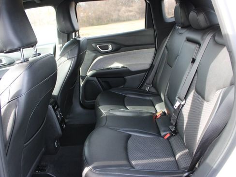 Used 2024 Jeep Compass Latitude image 15