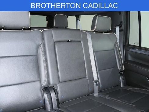 Used 2023 GMC Yukon XL SLT AWD/4WD image 24