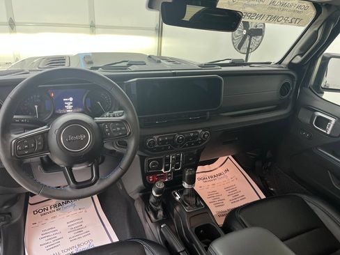 Used 2024 Jeep Wrangler Unlimited Rubicon 4xe AWD/4WD image 14