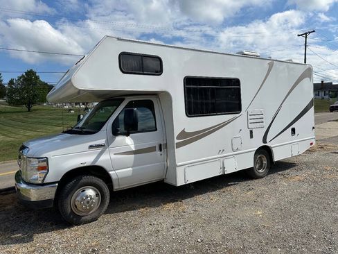 Used 2017 Ford E-350 and Econoline 350 Super Duty w/ Motorhome Prep Package RWD image 1