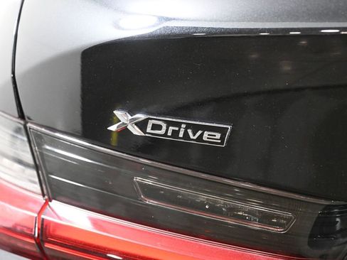 Certified 2024 BMW 330i xDrive Sedan w/ Convenience Package image 37