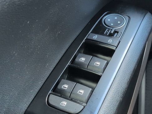 Used 2023 Kia Soul LX w/ LX Technology Package FWD image 18