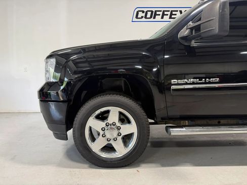Used 2013 GMC Sierra 2500 Denali w/ Suspension Package, Off-Road AWD/4WD image 10