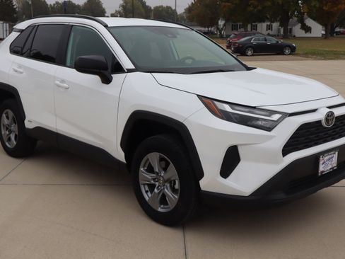 Used 2025 Toyota RAV4 LE image 3