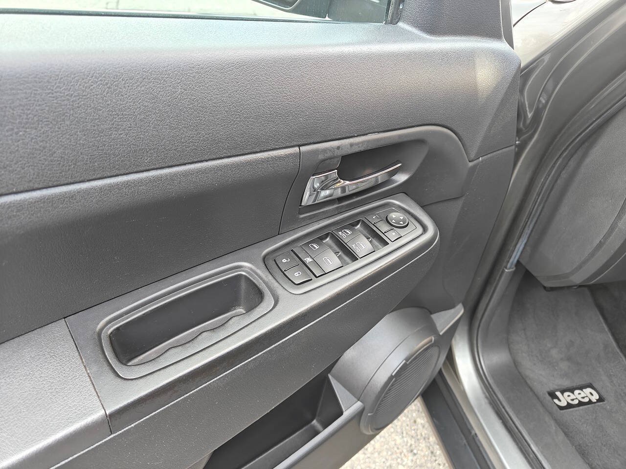 Used 2012 Jeep Liberty Sport AWD/4WD image 15