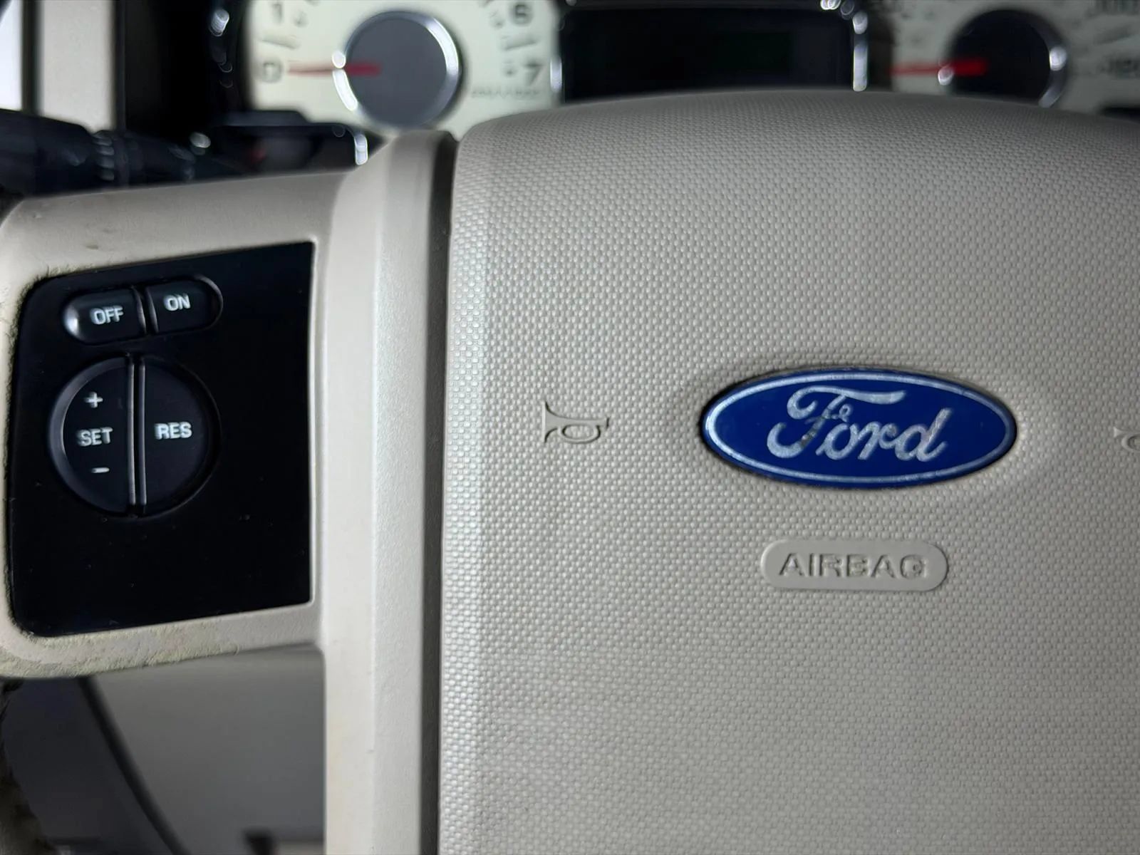 Used 2013 Ford Expedition Limited RWD image 36