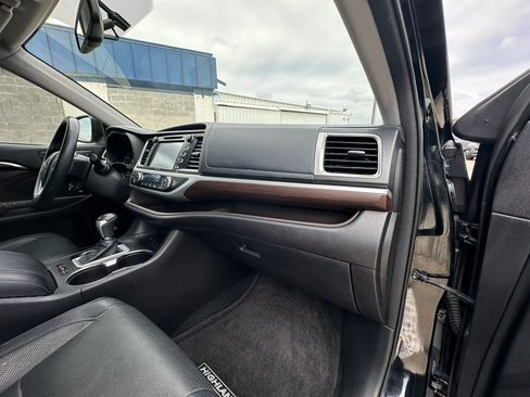 Used 2015 Toyota Highlander Limited FWD image 19