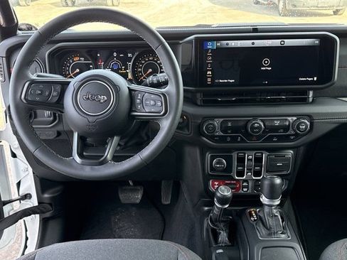 Used 2025 Jeep Wrangler Rubicon image 7